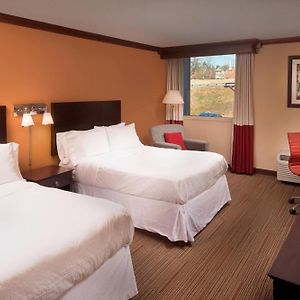Queen Room Mobility or hearing accessible